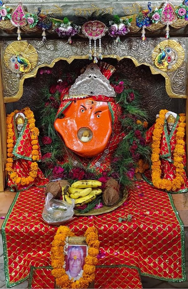 पुष्य नक्षत्र प्रथम पूज्य गणेश जी महाराज का वेद मंत्रोच्चार के साथ हुआ अभिषेक