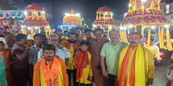 सोत्साहं ,समाचरितं साईं बाबा इत्यस्य 30तमं स्थापना दिनं, हस्ती-अश्वपालकीरथादिभिर्युतेन डीजे इत्यनेन सह निर्गता शोभा यात्रा