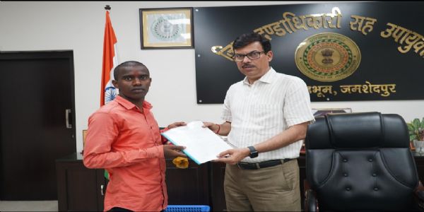 अनुकम्पा-नियुक्तेः अन्तर्गतं त्रयाणां आश्रितानां नियुक्तिपत्राणि प्रदत्तानि