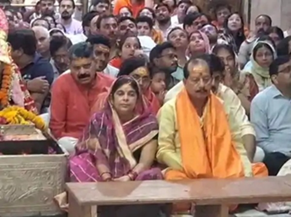 बिहार के पूर्व डिप्टी सीएम विजय कुमार सिन्हा ने सपत्नीक किए महाकाल के दर्शन