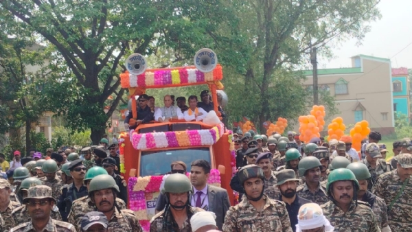 रोड शो में राजनाथ सिंह