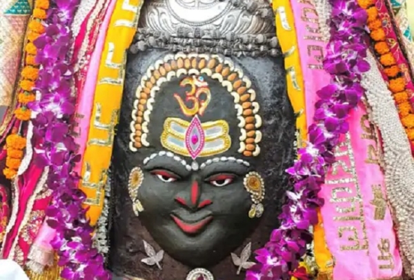 भांग-चन्दन से सजे बाबा महाकाल