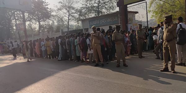 होमगार्डनियुक्तिपरीक्षा: देवरिया जिल्लायाः 10 केंद्रेषु 25,344 अभ्यर्थिनःपरीक्षायां सम्मेलिष्यन्ते