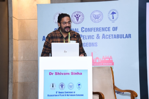 सेमिनार में प्रो. शिवम सिंहा