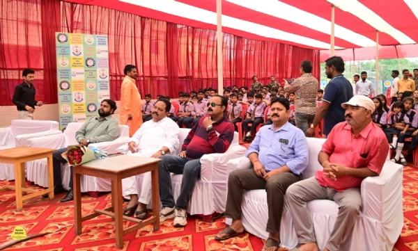 अररिया फोटो:मोदी के मन की बात सुनते