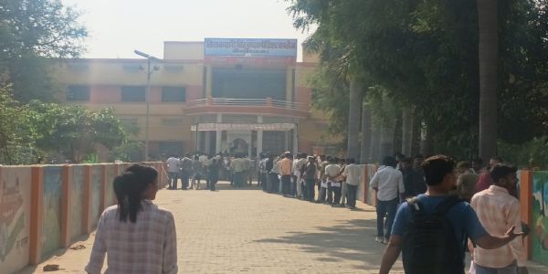 उत्तरप्रदेश-होमगार्ड्स-परीक्षायाः द्वितीय-दिने १९ केन्द्रेषु आरब्धा, द्वयोः पर्याययोः १६,८०० अभ्यर्थिनः परीक्षां दास्यन्ति