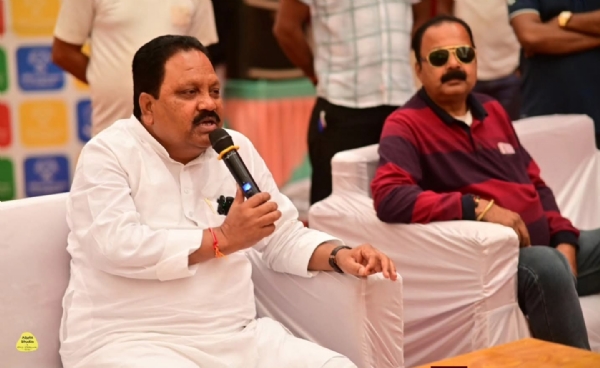 अररिया फोटो:सांसद संवाद करते