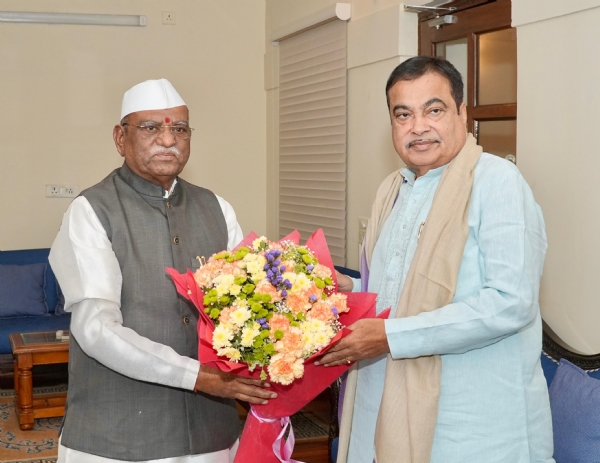 राज्यपाल बागडे की केंद्रीय सड़क परिवहन एवं राजमार्ग मंत्री  नितिन गडकरी से शिष्टाचार भेंट
