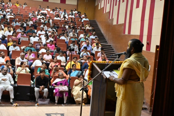 ‘उत्तिष्ठ भारत : संवाद से समझ की ओर’ कार्यक्रम में अयोध्या के संत