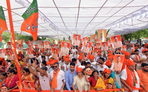 बीजेपी कार्यकर्ताओं-नेताओं ने भाजपा राष्ट्रीय अध्यक्ष नितिन नवीन के स्वागत में बिछाए पलक-पावड़े