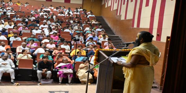 युवानः स्वीये अस्तित्वे, स्वं राष्ट्रं स्वीयम् उत्तरदायित्वं च परिचेतव्यम्- आचार्यो मिथिलेशनंदिनी शरणः