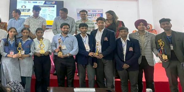 कुमाऊ-प्रदेशस्य नवाचारस्य दृश्यं प्रदर्शितम्, छात्र-छात्राभ्यां चतुर्विंशतिः स्टार्टअप-उपाया: प्रस्तुताः