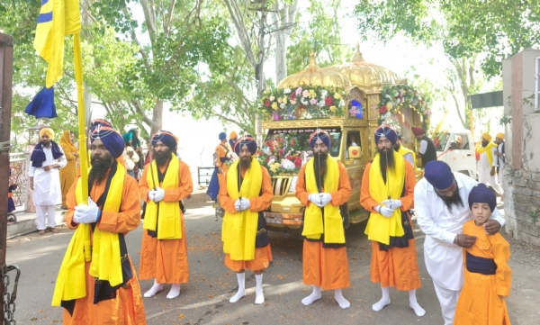 गुरु गोबिंद सिंह के नाहन  आगमन दिवस समारोहों के तहत आज नाहन  में पंच प्यारों की अगुआई में निकला नगर कीर्तन 