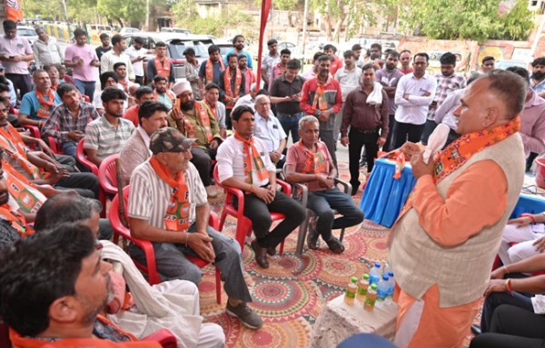 सोनीपत: लोगांे को संबोधित करते हुए भाजपा         के महापौर उम्मीदवार राजीव जैन