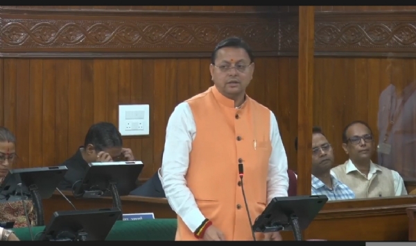 सदन के नेता पुष्कर सिंह धामी बोलते हुए।