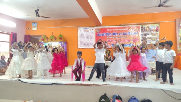 बच्चों के कार्यक्रम की तस्वीर