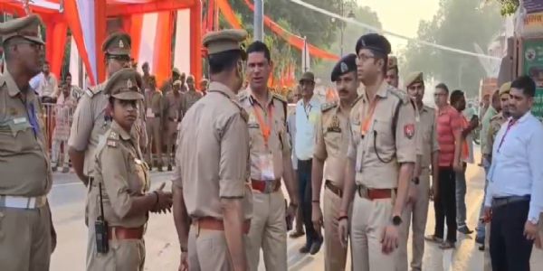 प्रधानमन्त्री-नरेन्द्रमोदी-महाभागः किञ्चित् समयानन्तरं श्रीकाशीविश्वनाथ-मन्दिरे दर्शन-पूजनं करिष्यति, यतश्च आरक्षक-प्रशासनं सज्जितम् अस्ति