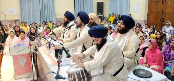 शबद कहर्तन करते रागी