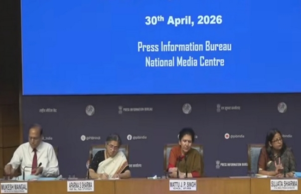 अंतर-मंत्रालयी प्रेस वार्ता को संबोधित करते हुए सुजाता शर्मा