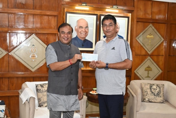 सांसद प्रदान बरुवा को मुख्यमंत्री डॉ हिमंत बिस्व सरमा सरमा जन्मदिन शुभकामनाएं देते हुए।