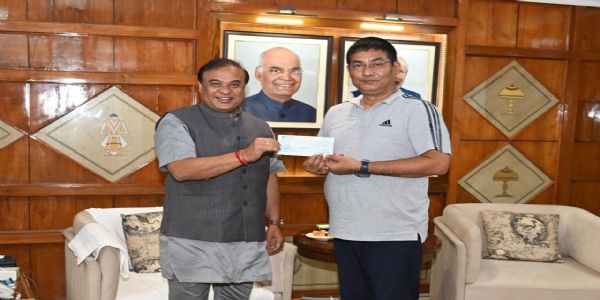 मुख्यमन्त्रिणा सरमा-महाभागेन सांसदः प्रदान-बरुवा इत्यस्मै जन्मदिनस्य शुभकामनाः दत्ताः