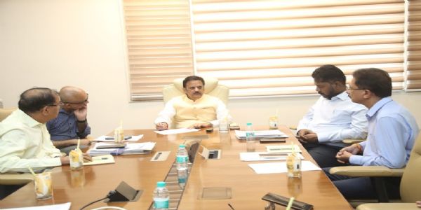 विभागीय अधिकारी निर्माणसंस्था परस्परसमन्वयेन समय-सीम्नि पूर्णं कुर्यात् कार्यम् - उप मुख्यमंत्री शुक्लः