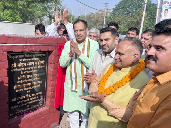 सोनीपत: महाराजा सूरजमल की प्रतिमा अनावरण के अवसर पर मोहन लाल बडौली व अन्य