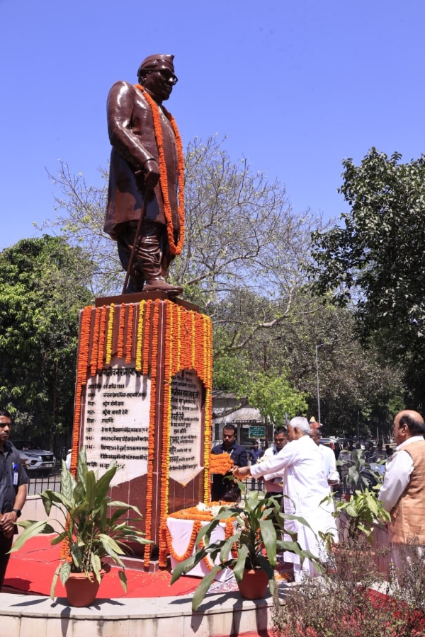 मुख्यमंत्री ने पूर्व उप प्रधानमंत्री स्व जगजीवन राम को उनकी जयंती पर श्रद्धांजलि अर्पित की मुख्यमंत्री ने पूर्व उप प्रधानमंत्री स्व जगजीवन राम को उनकी जयंती पर श्रद्धांजलि अर्पित की