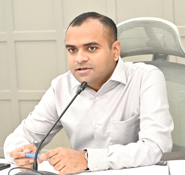 डीएम मयूर दीिकात्ष्