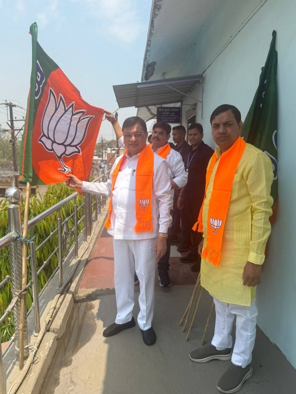 कोरबा में मंत्री लखनलाल देवांगन ने भाजपा स्थापना दिवस पर फहराया पार्टी ध्वज, राष्ट्रवादी विचारधारा को किया नमन कोरबा में मंत्री लखनलाल देवांगन ने भाजपा स्थापना दिवस पर फहराया पार्टी ध्वज, राष्ट्रवादी विचारधारा को किया नमन