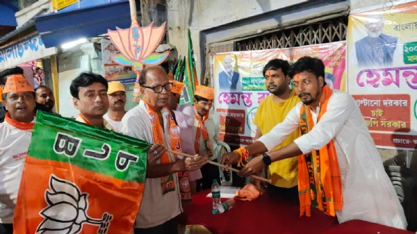 भाजपा का झंडा थामते स्थानीय