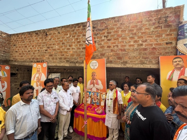 खड़गपुर में भाजपा का स्थापना दिवस पालित