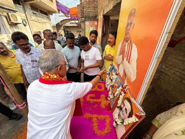 खड़गपुर में भाजपा का स्थापना दिवस पालित