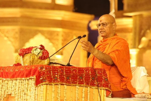 स्वामी गोविंद देव गिरी महाराज ने समझाए कृष्ण नीति के सूत्र स्वामी गोविंद देव गिरी महाराज ने समझाए कृष्ण नीति के सूत्र