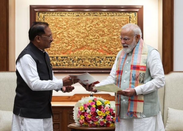 छत्तीसगढ़ के मुख्यमंत्री विष्णुदेव साय मंगलवार को यहां प्रधानमंत्री नरेन्द्र मोदी से मुलाकात करते हुए