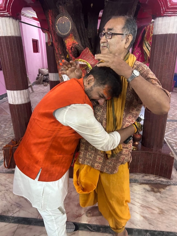 भू कैलाश मंदिर में राकेश सिंह भू कैलाश मंदिर में राकेश सिंह