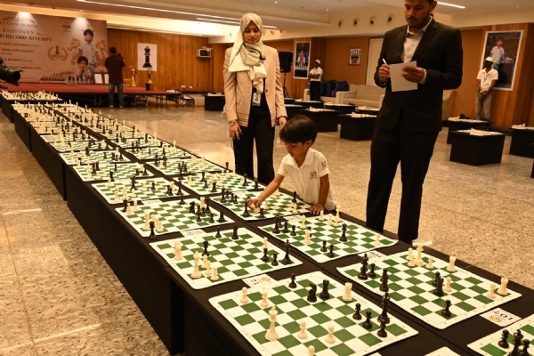 कोंडा श्रेयांश मुरली कृष्ण पटेल ने शतरंज की दुनिया में रचा इतिहास कोंडा श्रेयांश मुरली कृष्ण पटेल ने शतरंज की दुनिया में रचा इतिहास