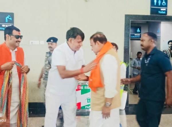 असम के निवर्तमान मुख्यमंत्री हेमंता बिस्वा सरमा पहुंचे बाबा नगरी देवघर असम के निवर्तमान मुख्यमंत्री हेमंता बिस्वा सरमा पहुंचे बाबा नगरी देवघर