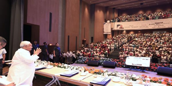 मुख्यमन्त्री ४९५४ नवनियुक्ताभ्यः महिला-स्वास्थ्य-कार्यकर्त्रीभ्यः नियुक्ति-पत्राणि प्रदत्तवान्