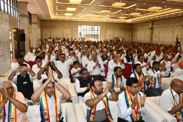 कार्यक्रम की तस्वीर कार्यक्रम की तस्वीर