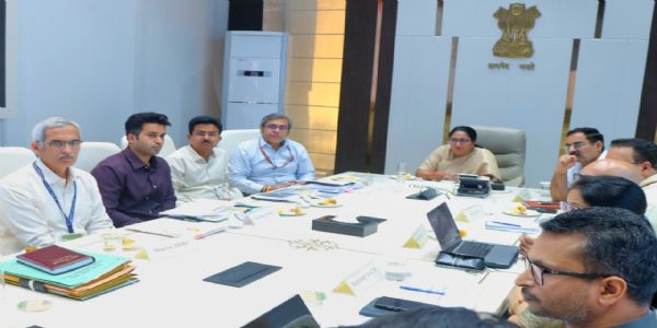 वर्षाकालात् पूर्वं नालिकानां स्वच्छतायाः लक्ष्यं, सर्वे विभागाः समन्वयेन कार्यं कुर्वन्तु - रेखा-गुप्ता