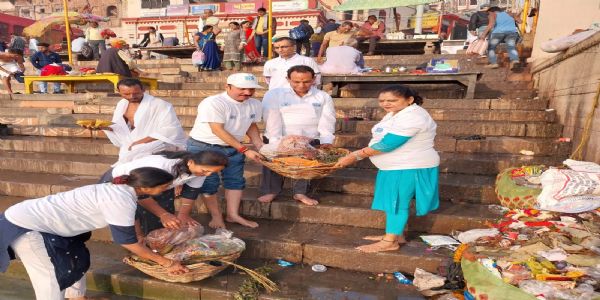 नमामि गंगे  गंगा तटे  मदीयगंगा - मदीयदायित्वस्य दत्तः संदेशः