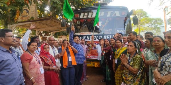 रामलला दर्शनाय  श्रद्धालूनां समूहःप्रस्थितः