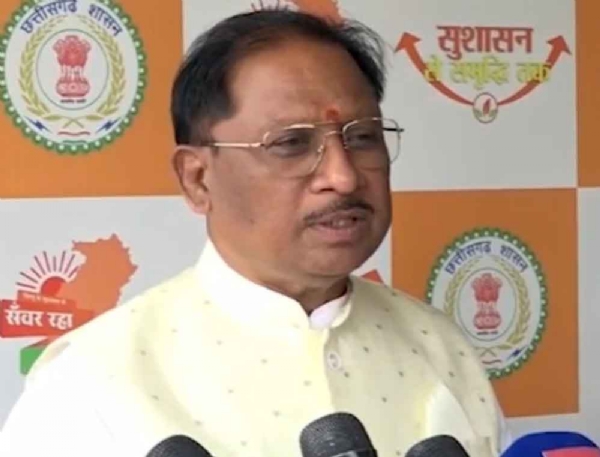 मुख्यमंत्री साय ने पत्रकारों से चर्चा  करते हुए