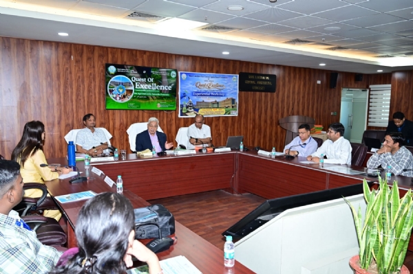 कार्यशाला में शिरकत करते विद्वतजन