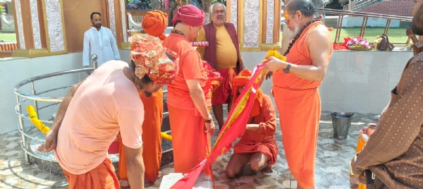 श्री कल्याण सेवा आश्रम में ध्वजा पूजन