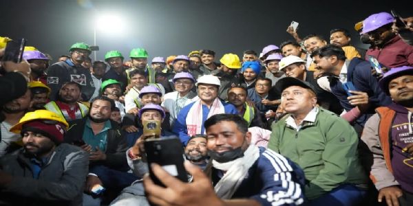 अंताराष्ट्रिये श्रमिक दिवसे मुख्यमंत्रिणः संदेशः, श्रमिकेभ्योऽददात् शुभकामनाः