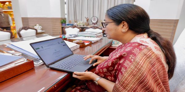 मुख्यमंत्री स्व-गणनायाः माध्यमेन जनगणनायां स्वविवरणं कृतवान् अंकितम्