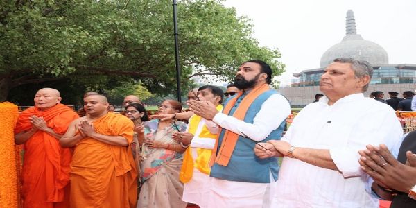 बुद्ध पूर्णिमायाः पावनावसरे आयोजिते कार्यक्रमे सम्मिलितो मुख्यमंत्री