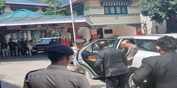 उच्चतम न्यायालयस्य मुख्यो न्यायाधीशो न्यायमूर्तिसूर्यकांतः सिक्किमं प्राप्नोत्